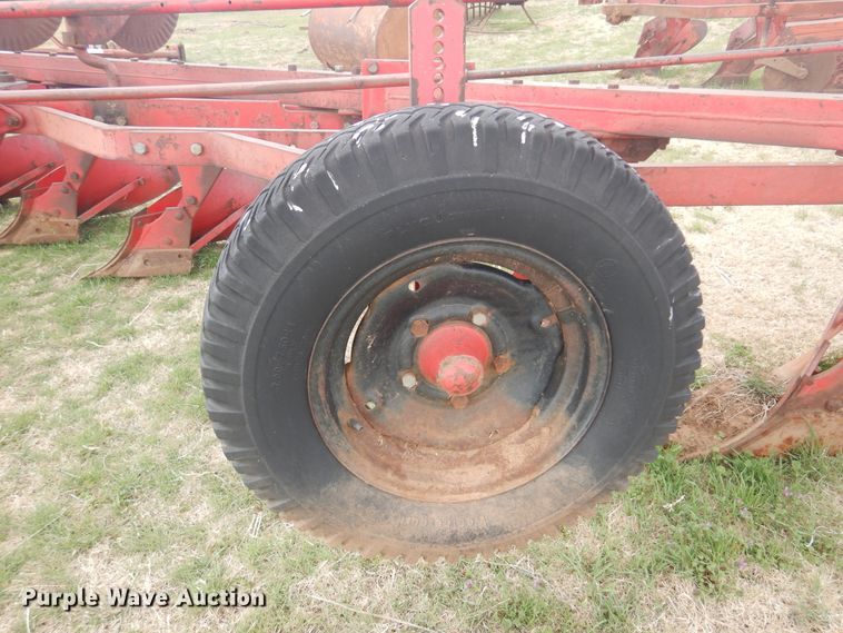 image for item DK0742 Massey Ferguson 86  six bottom plow