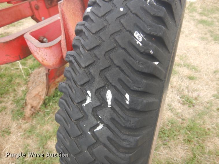 image for item DK0742 Massey Ferguson 86  six bottom plow