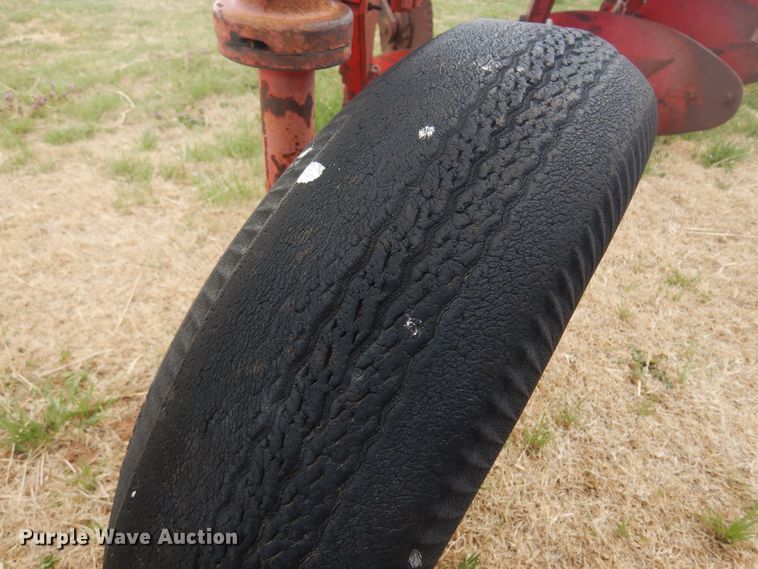 image for item DK0742 Massey Ferguson 86  six bottom plow