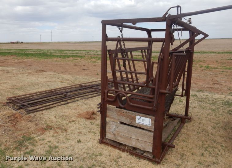image for item DK0745 Livestock squeeze chute