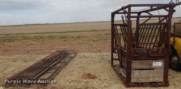 image for item DK0745 Livestock squeeze chute