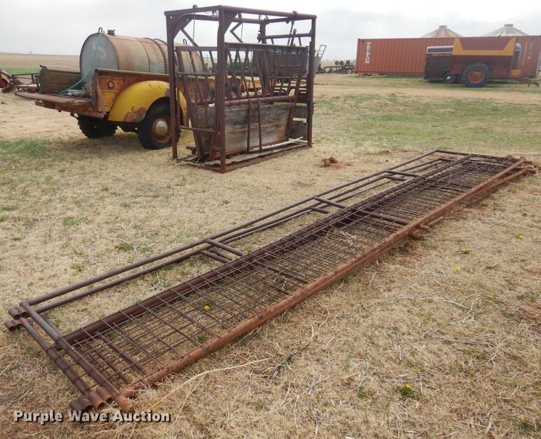 image for item DK0745 Livestock squeeze chute