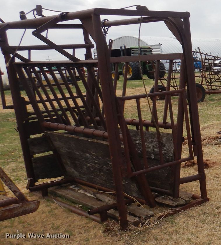 image for item DK0745 Livestock squeeze chute