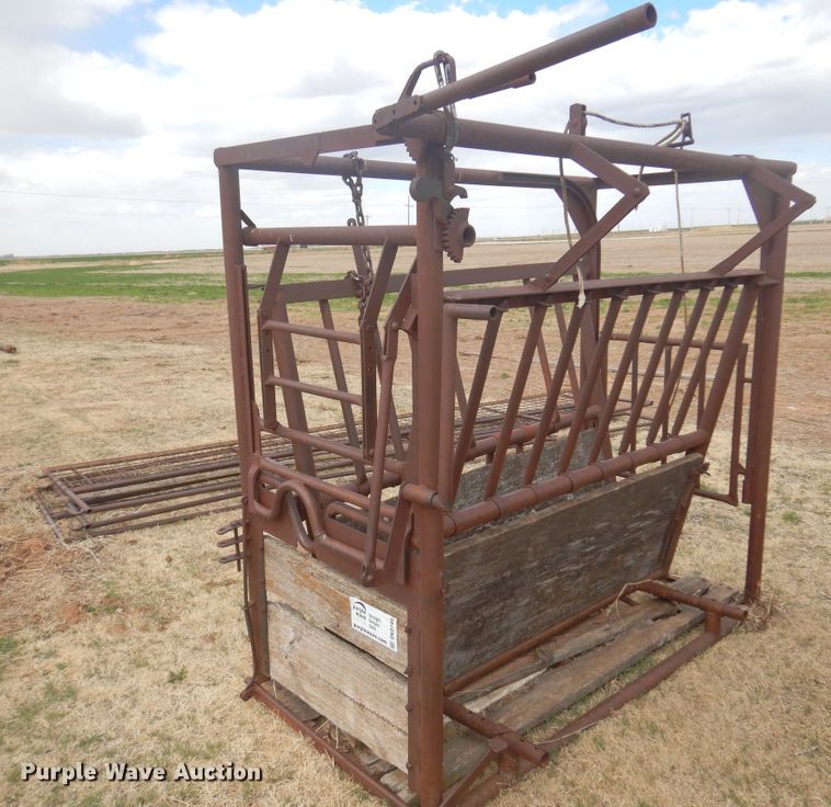 image for item DK0745 Livestock squeeze chute
