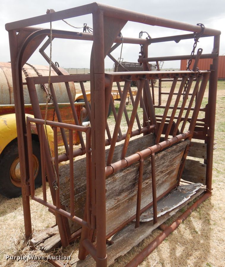 image for item DK0745 Livestock squeeze chute