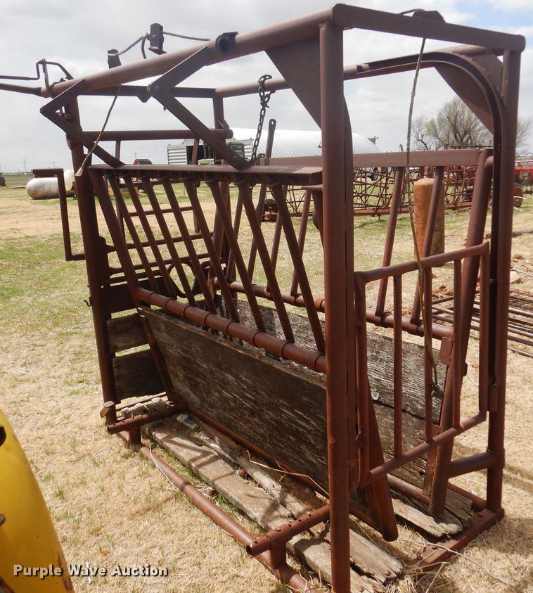 image for item DK0745 Livestock squeeze chute