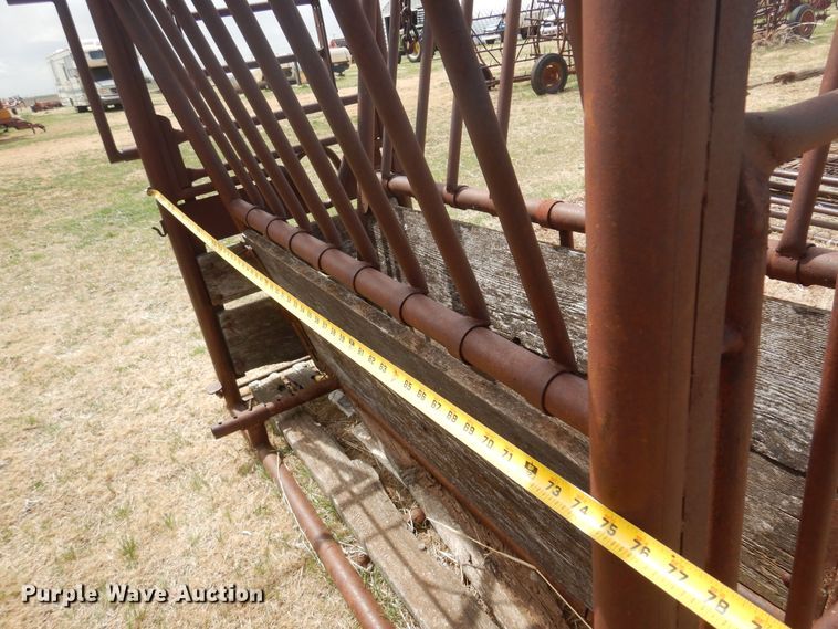 image for item DK0745 Livestock squeeze chute