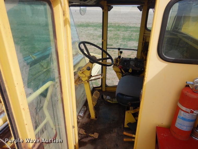image for item DK0752 1978 New Holland TR70  combine