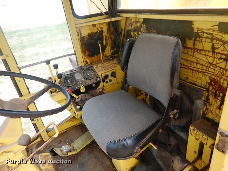 image for item DK0752 1978 New Holland TR70  combine