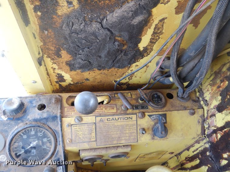 image for item DK0752 1978 New Holland TR70  combine