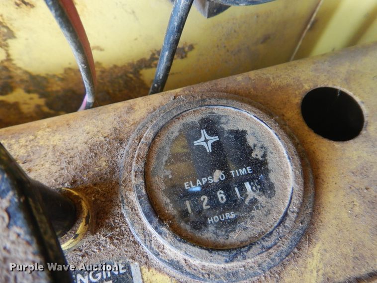 image for item DK0752 1978 New Holland TR70  combine