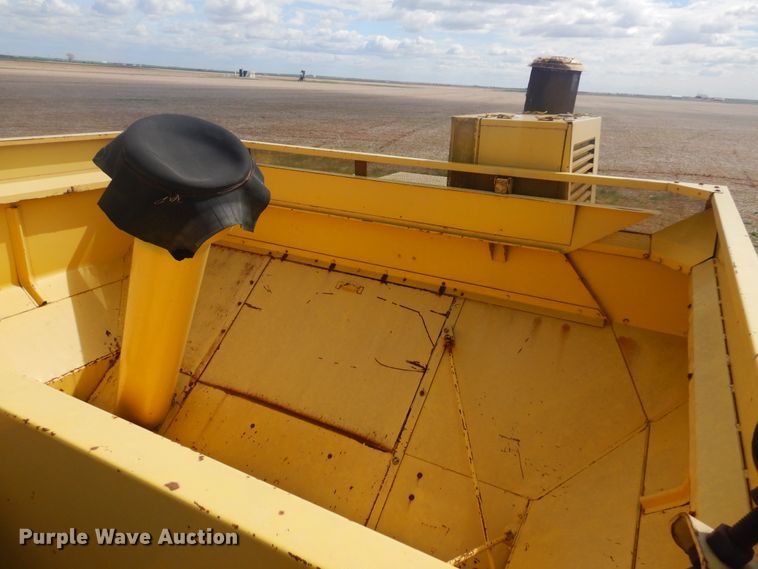 image for item DK0752 1978 New Holland TR70  combine