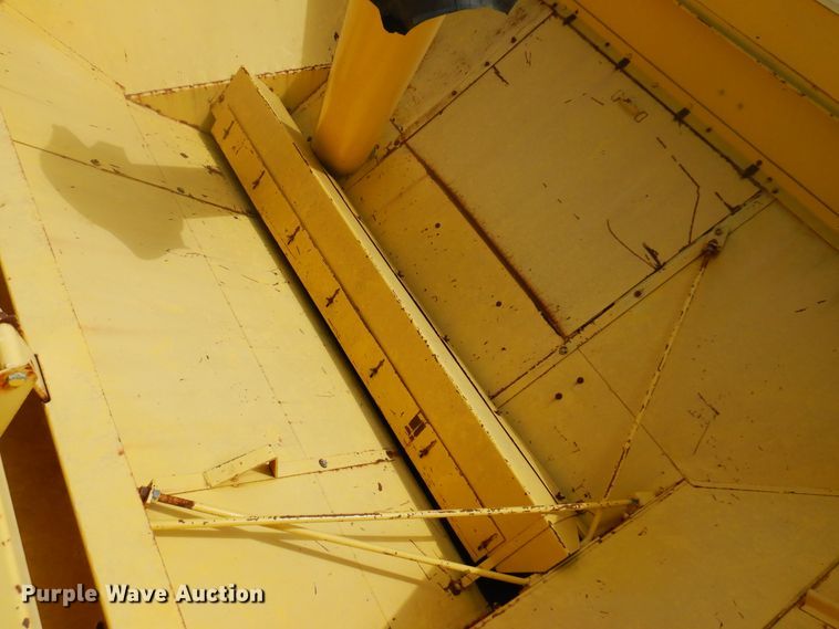 image for item DK0752 1978 New Holland TR70  combine