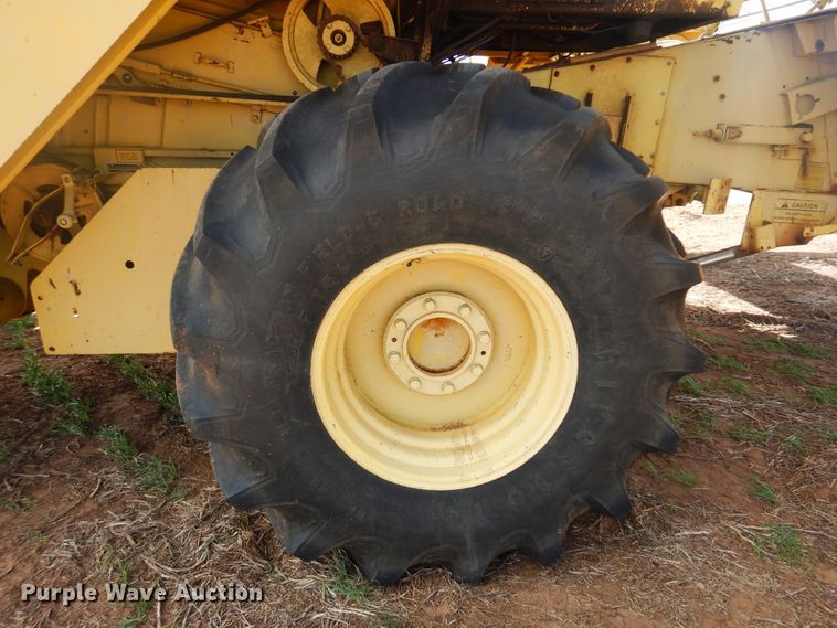 image for item DK0752 1978 New Holland TR70  combine