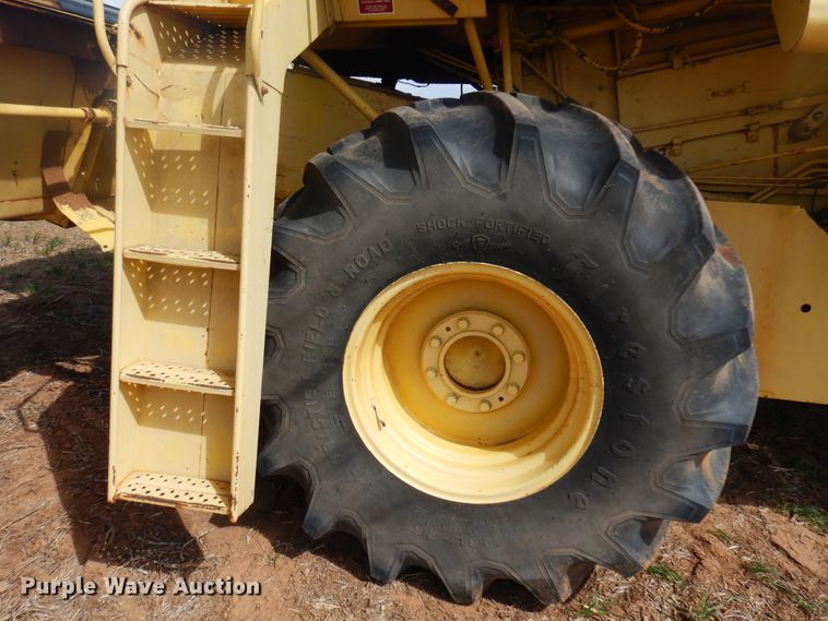 image for item DK0752 1978 New Holland TR70  combine