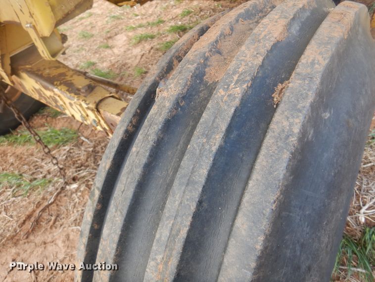 image for item DK0752 1978 New Holland TR70  combine