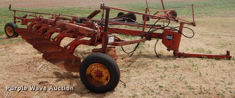 image for item DK0758 Massey Ferguson MF880  six bottom plow