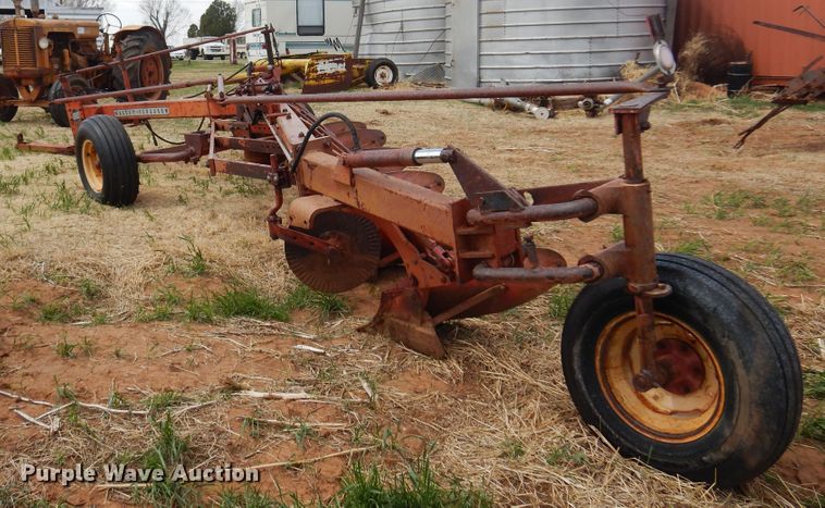 image for item DK0758 Massey Ferguson MF880  six bottom plow