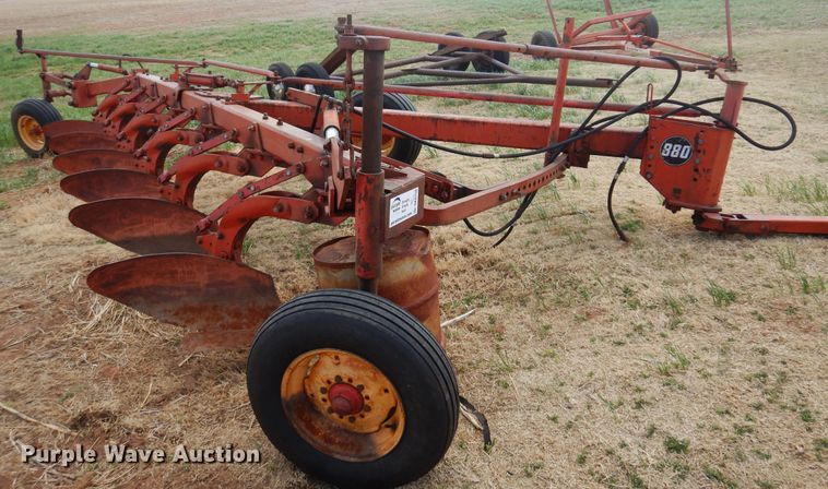 image for item DK0758 Massey Ferguson MF880  six bottom plow
