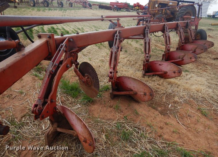 image for item DK0758 Massey Ferguson MF880  six bottom plow