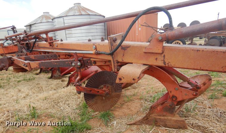 image for item DK0758 Massey Ferguson MF880  six bottom plow