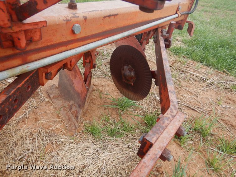 image for item DK0758 Massey Ferguson MF880  six bottom plow