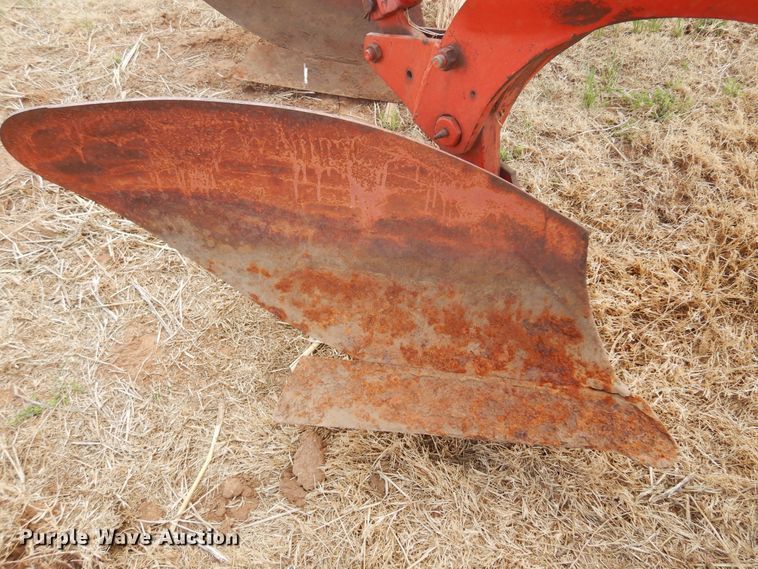 image for item DK0758 Massey Ferguson MF880  six bottom plow