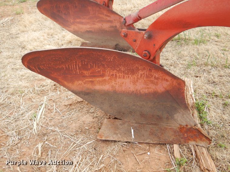 image for item DK0758 Massey Ferguson MF880  six bottom plow