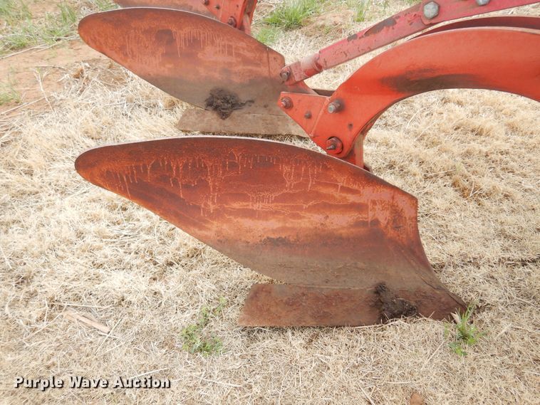 image for item DK0758 Massey Ferguson MF880  six bottom plow
