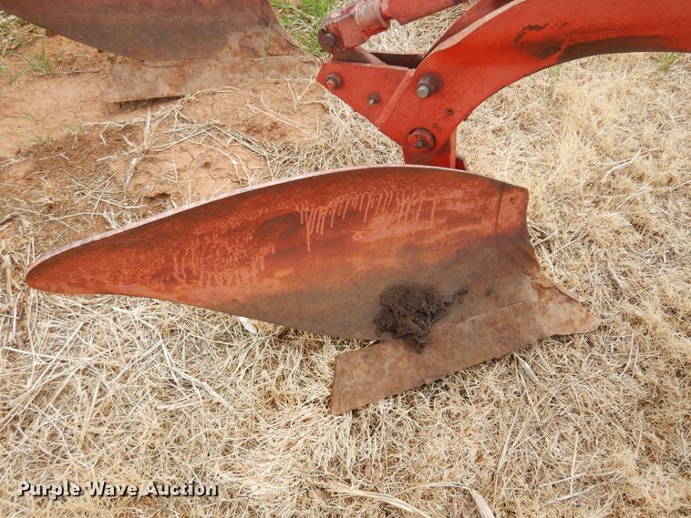 image for item DK0758 Massey Ferguson MF880  six bottom plow