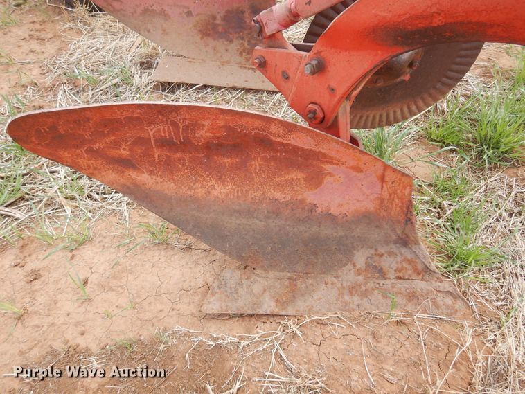 image for item DK0758 Massey Ferguson MF880  six bottom plow