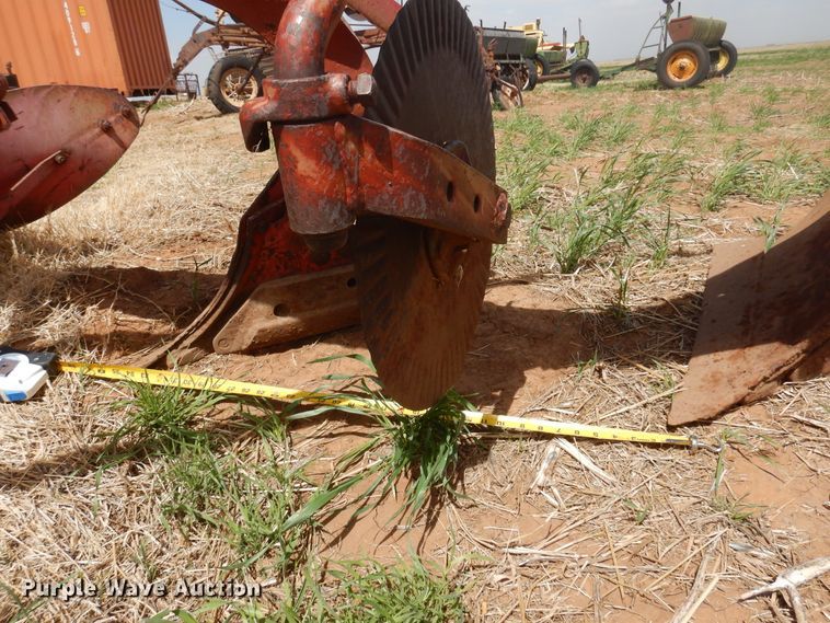 image for item DK0758 Massey Ferguson MF880  six bottom plow