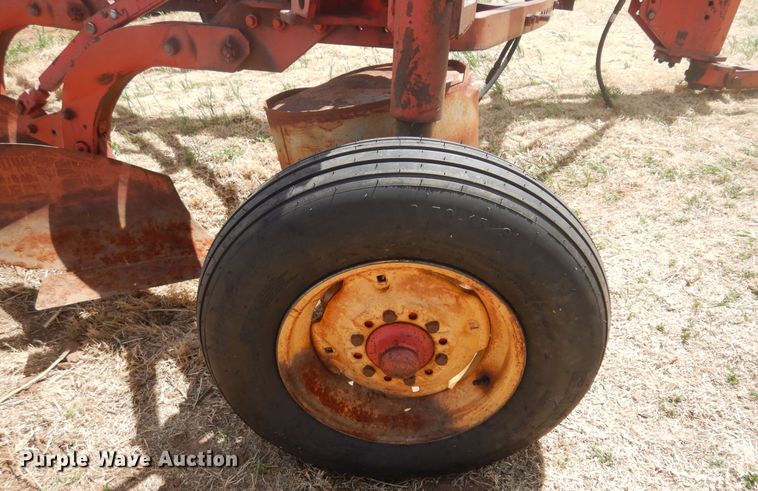 image for item DK0758 Massey Ferguson MF880  six bottom plow