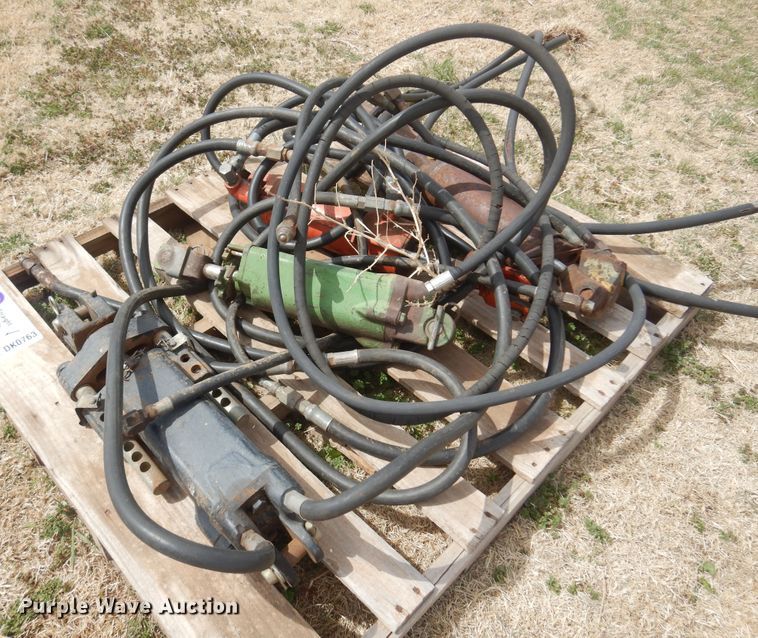 image for item DK0763 (4) hydraulic cylinders