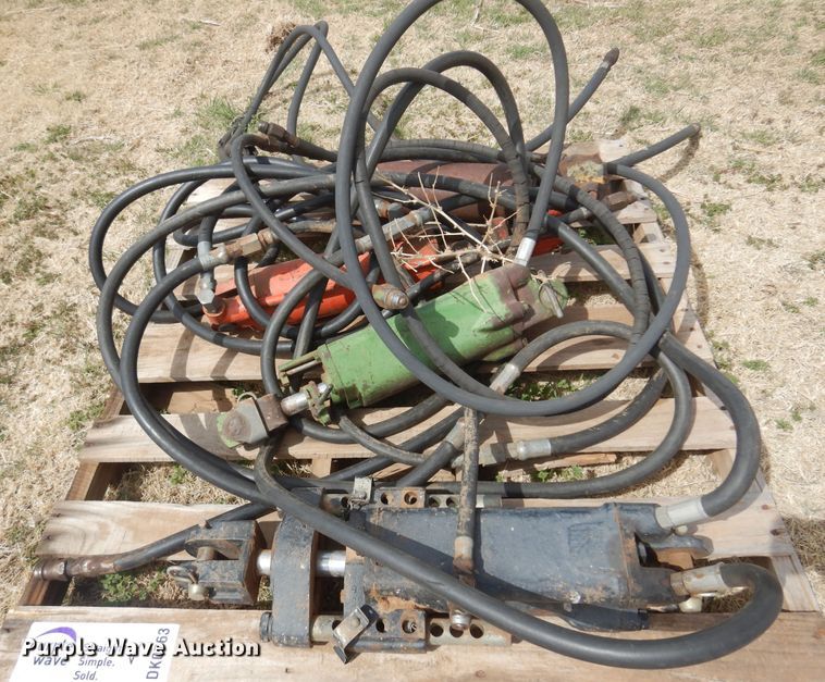 image for item DK0763 (4) hydraulic cylinders