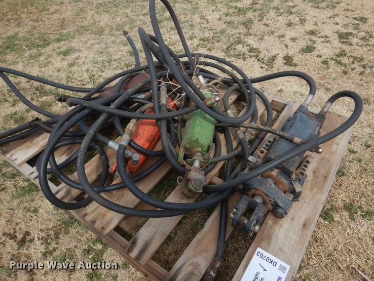 image for item DK0763 (4) hydraulic cylinders