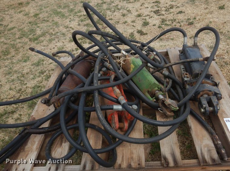 image for item DK0763 (4) hydraulic cylinders