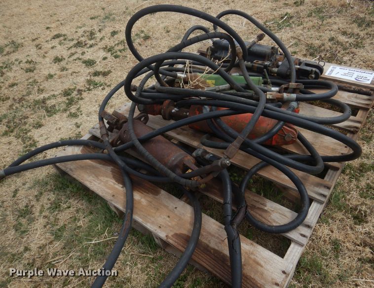 image for item DK0763 (4) hydraulic cylinders