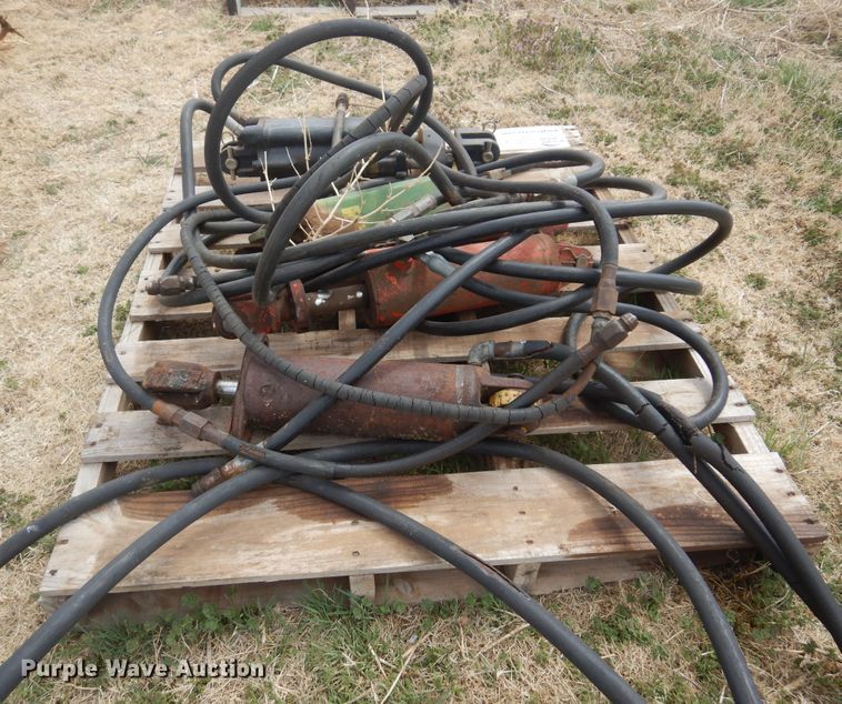 image for item DK0763 (4) hydraulic cylinders