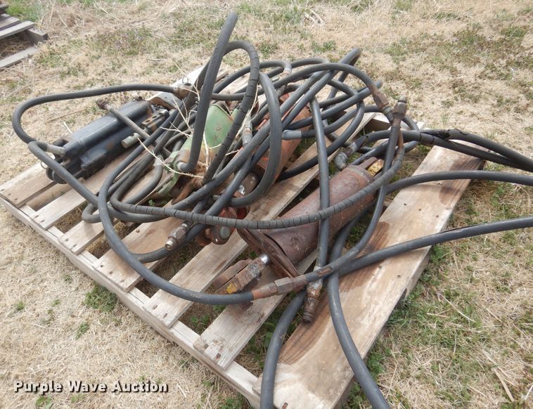 image for item DK0763 (4) hydraulic cylinders