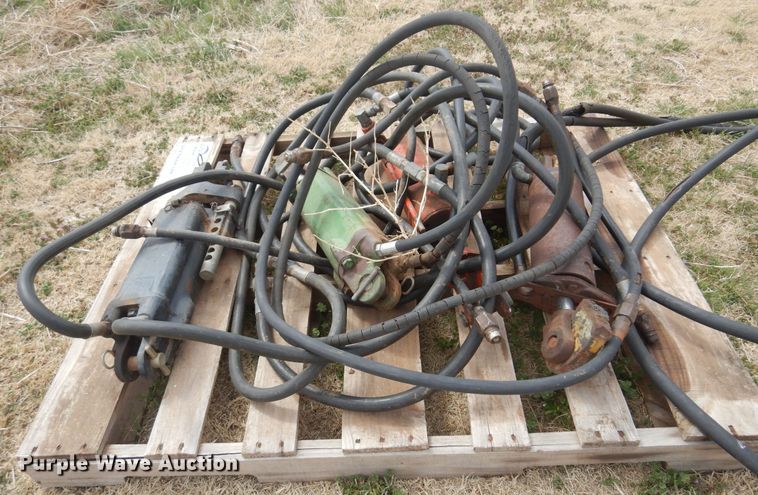 image for item DK0763 (4) hydraulic cylinders