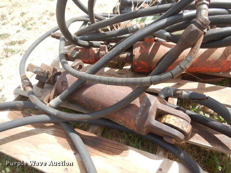 image for item DK0763 (4) hydraulic cylinders