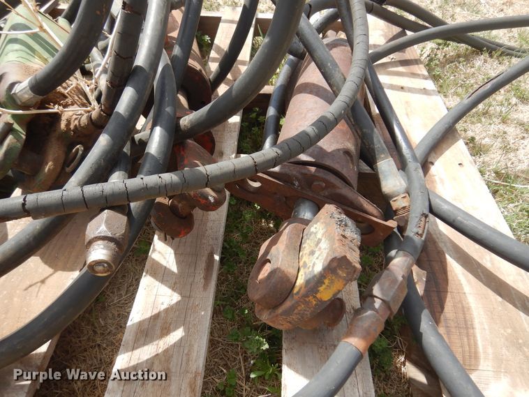 image for item DK0763 (4) hydraulic cylinders