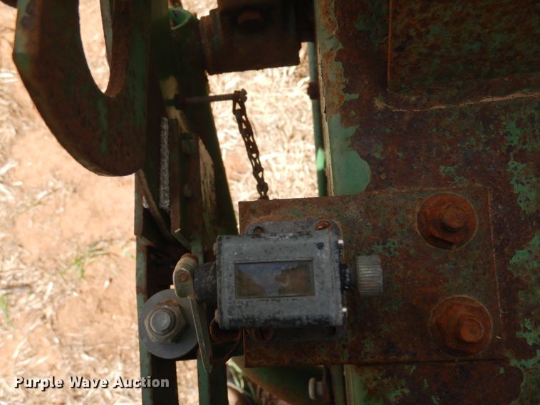 image for item DK0768 Oliver 620  small square baler