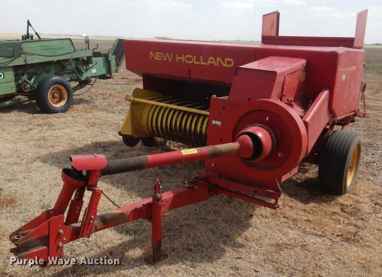 image for item DK0769 1972 New Holland 276  small square baler