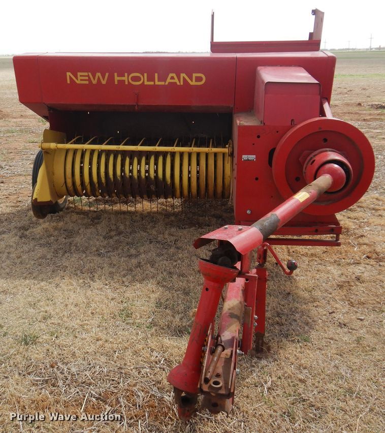 image for item DK0769 1972 New Holland 276  small square baler
