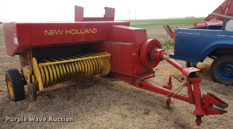 image for item DK0769 1972 New Holland 276  small square baler
