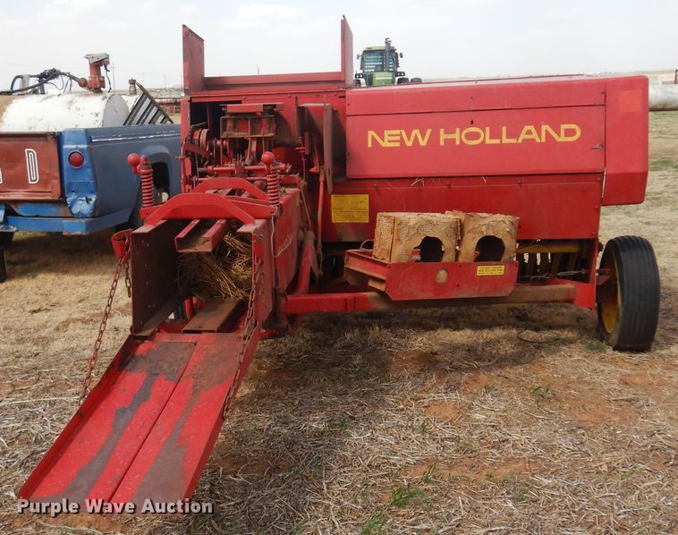 image for item DK0769 1972 New Holland 276  small square baler