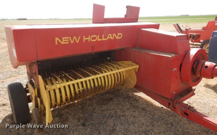 image for item DK0769 1972 New Holland 276  small square baler