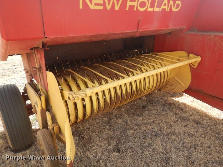 image for item DK0769 1972 New Holland 276  small square baler
